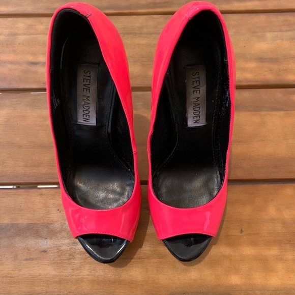 Steven Madden Riottt Pump - Picture 2 of 4